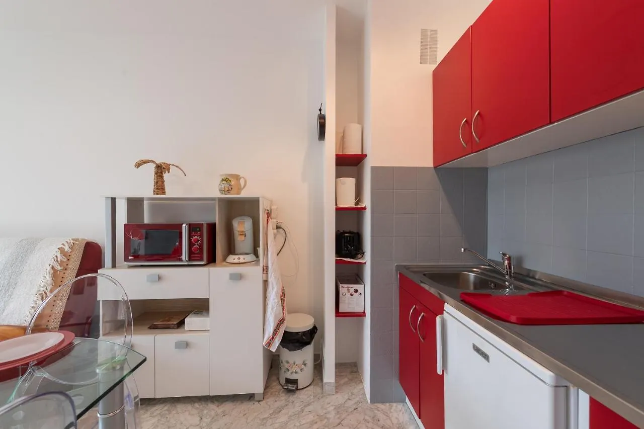 Apartment Studio Menton Garavan Avec Piscine A Proximite Italie Et Monaco