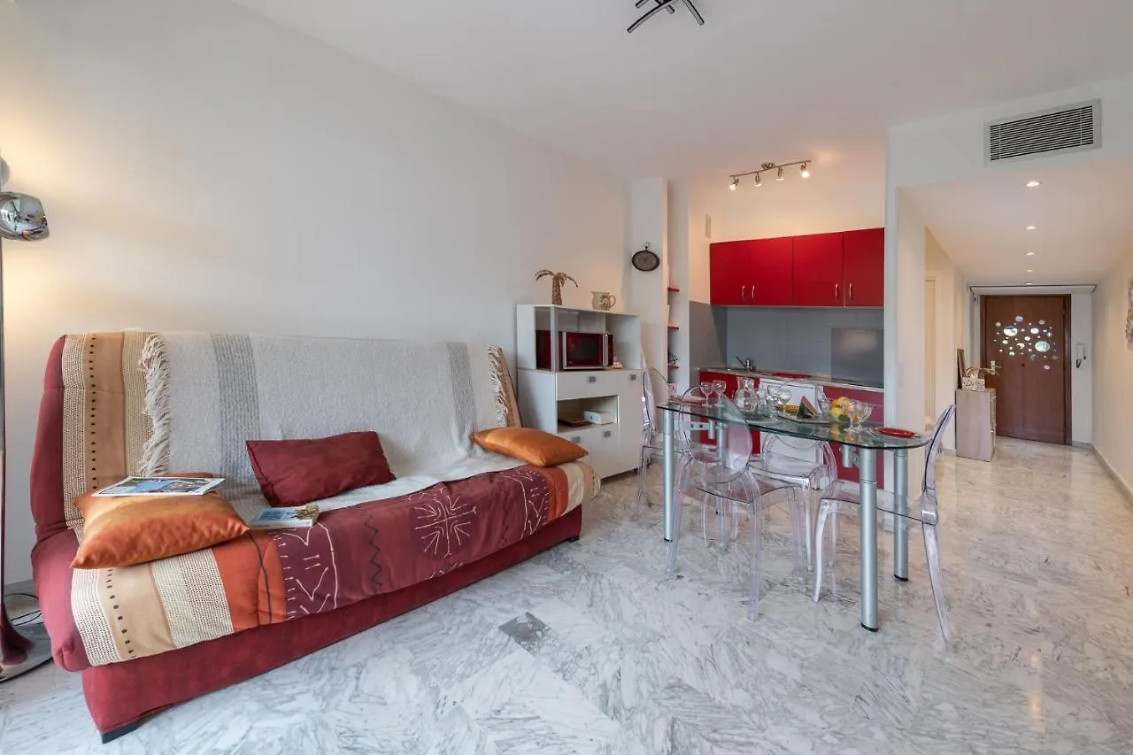 Apartment Studio Menton Garavan Avec Piscine A Proximite Italie Et Monaco France
