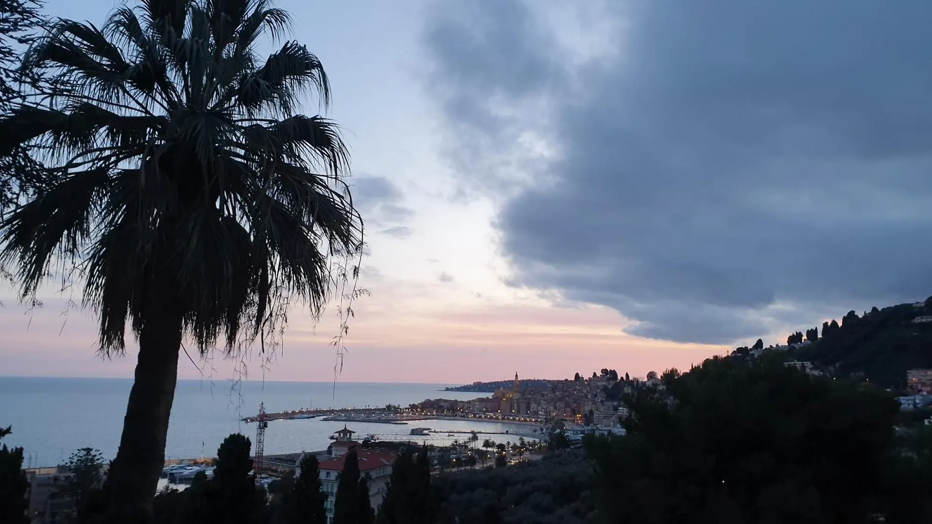 Apartment Studio Menton Garavan Avec Piscine A Proximite Italie Et Monaco